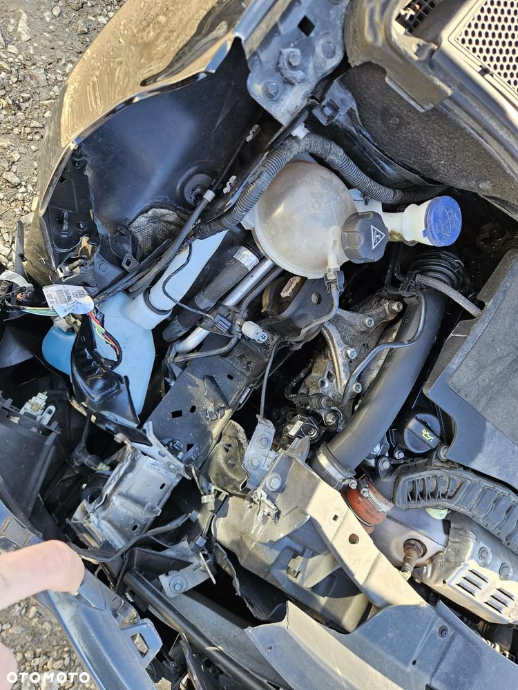 Peugeot 2008 PureTech 130 GPF Black Edition - 16