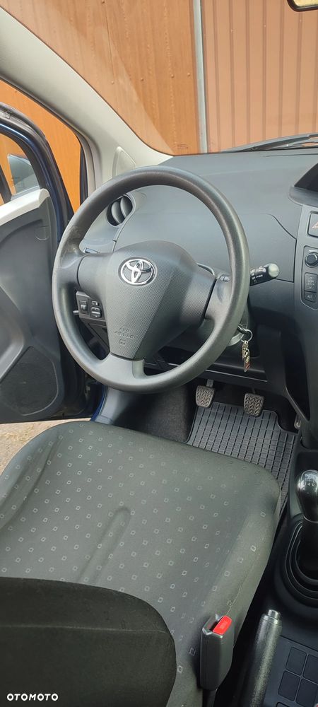 Toyota Yaris - 10