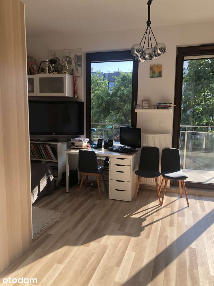 Ładne Mieszkanie z dużym balkonem na Wilanowie + komórka + m. garażowe