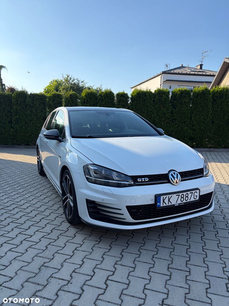 Volkswagen Golf - 1