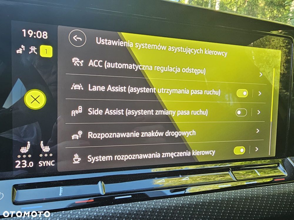 Volkswagen Golf 1.5 eTSI EVO R-Line DSG - 25