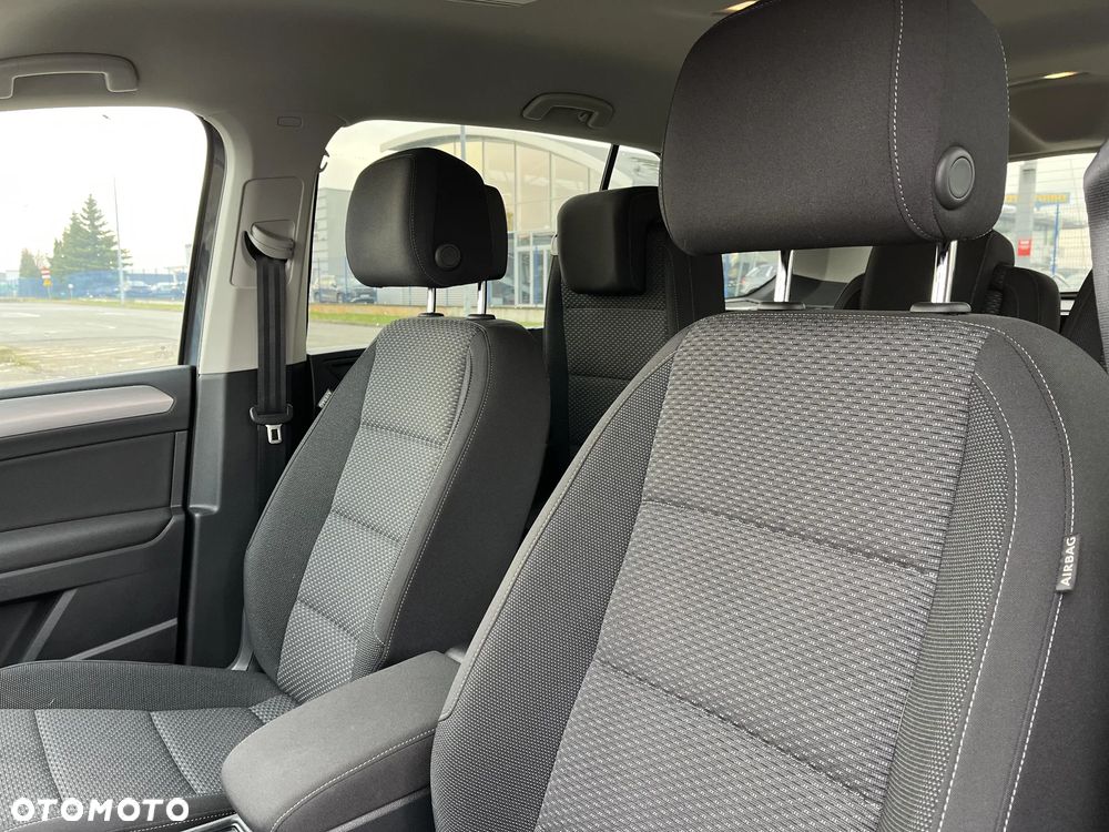 Volkswagen Touran - 11