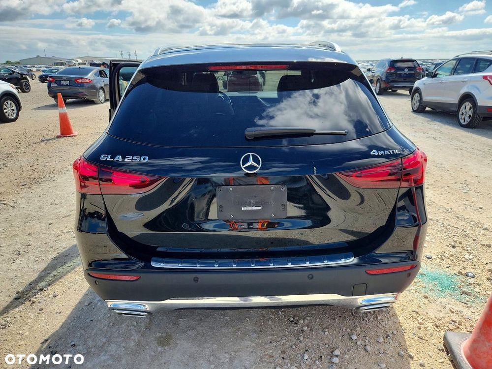 Mercedes-Benz GLA 250 4Matic 8G-DCT - 7