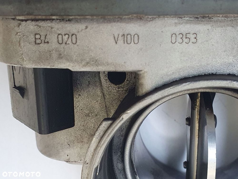 PRZEPUSTNICA VW Touran 1.9 TDI 038128063G - 2