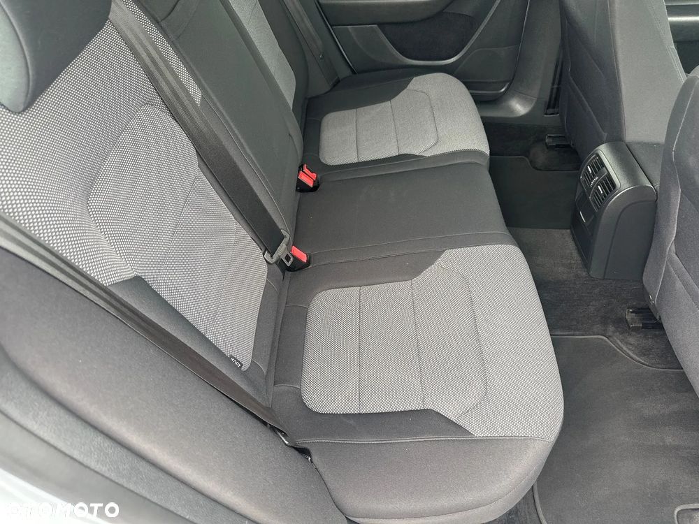 Volkswagen Passat 2.0 Blue TDI SCR Comfortline - 24