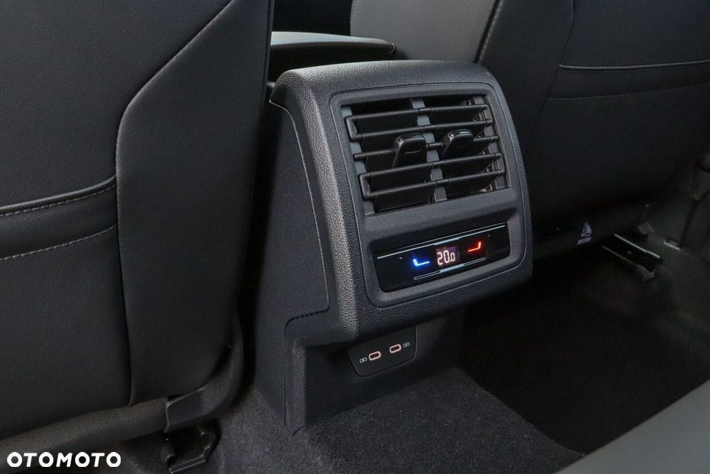 Volkswagen Golf - 24