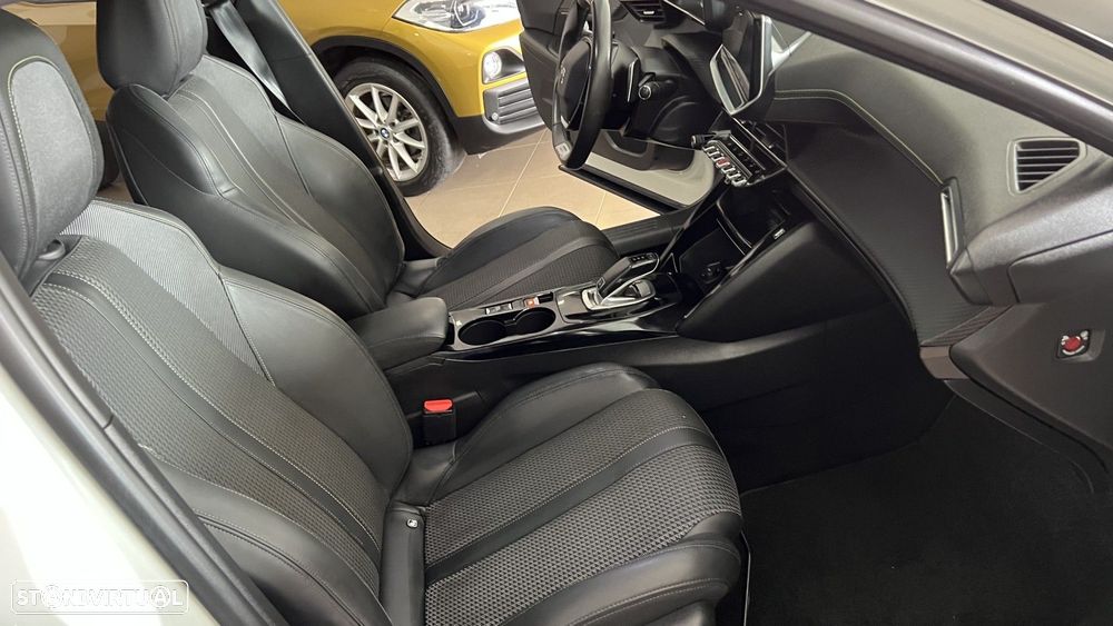 Peugeot 2008 1.2 PureTech GT Line EAT8 - 14