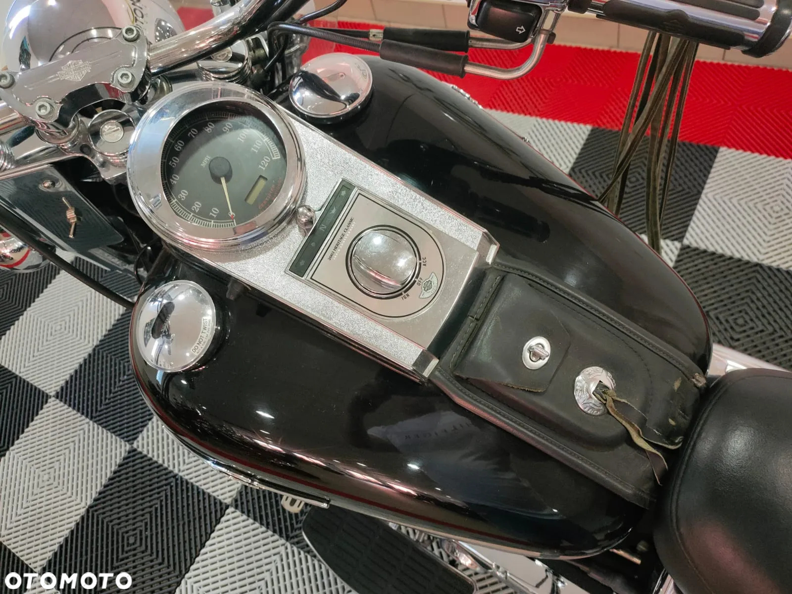 Harley-Davidson Softail Heritage Classic - 22