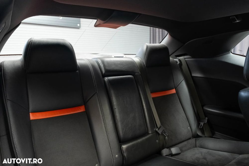 Dodge Challenger - 35