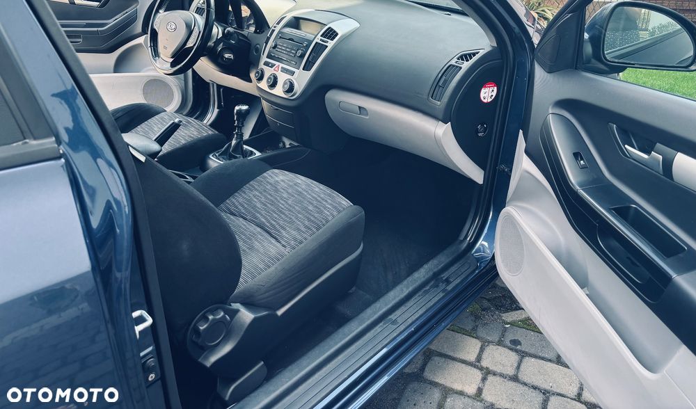 Kia Ceed 2009 photo 3