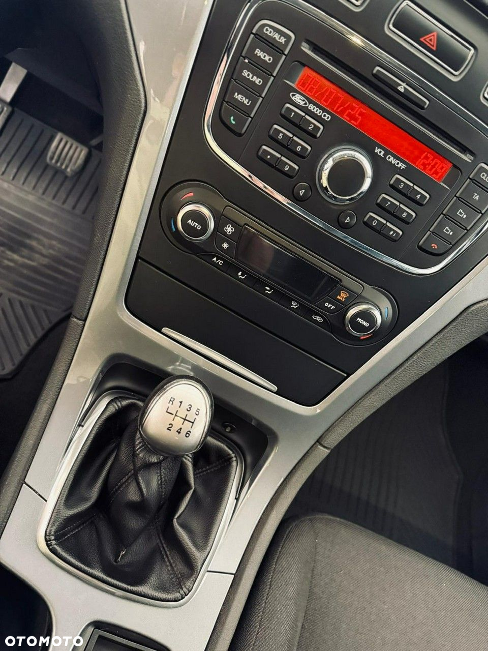 Ford Mondeo - 25