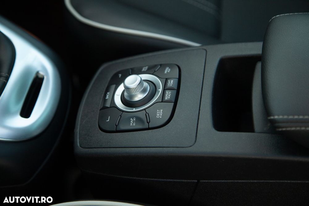 Renault Grand Scenic - 16