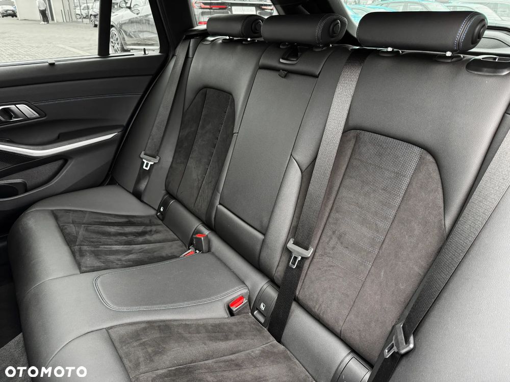 BMW Seria 3 320d xDrive M Sport Sport - 32