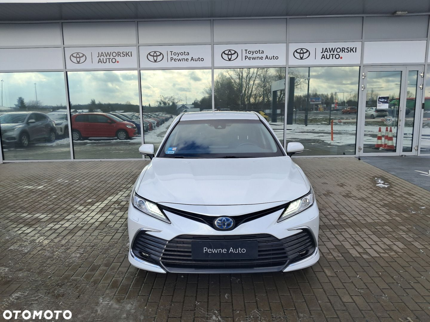 Toyota Camry - 4