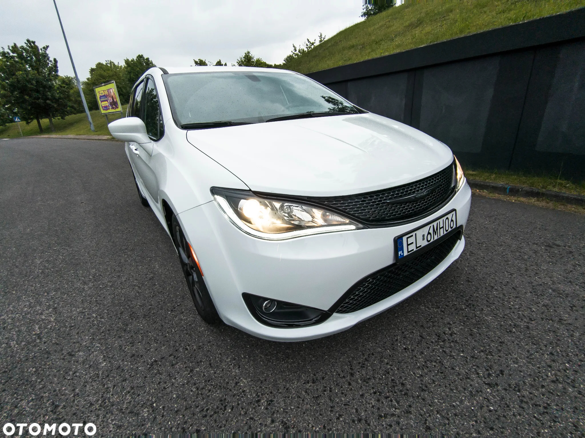 Chrysler Pacifica - 19