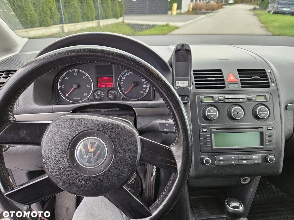 Volkswagen Touran 2.0 TDI Highline - 6