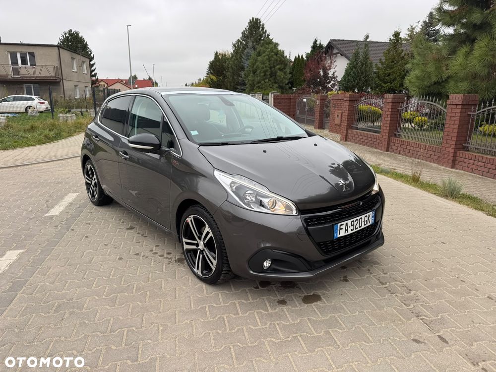 Peugeot 208 2018 photo 3