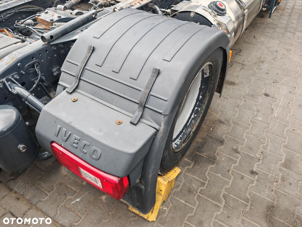 KOMPLET BŁOTNIKÓW PRAWY TYŁ LAMPA LED IVECO S-WAY HI-WAY - 4