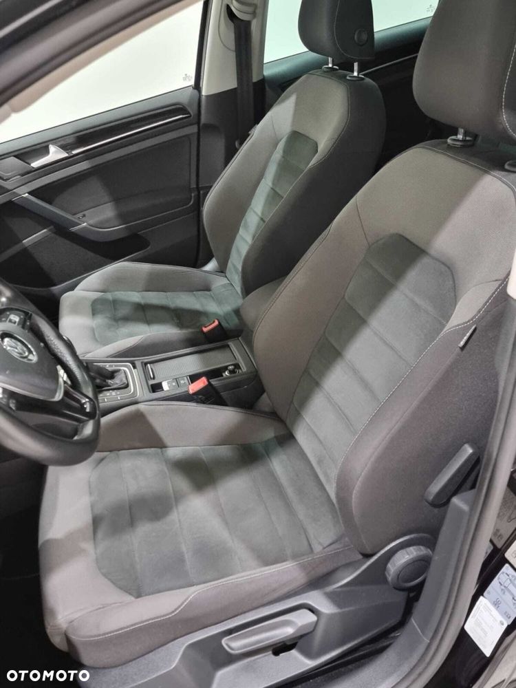 Volkswagen Golf - 26