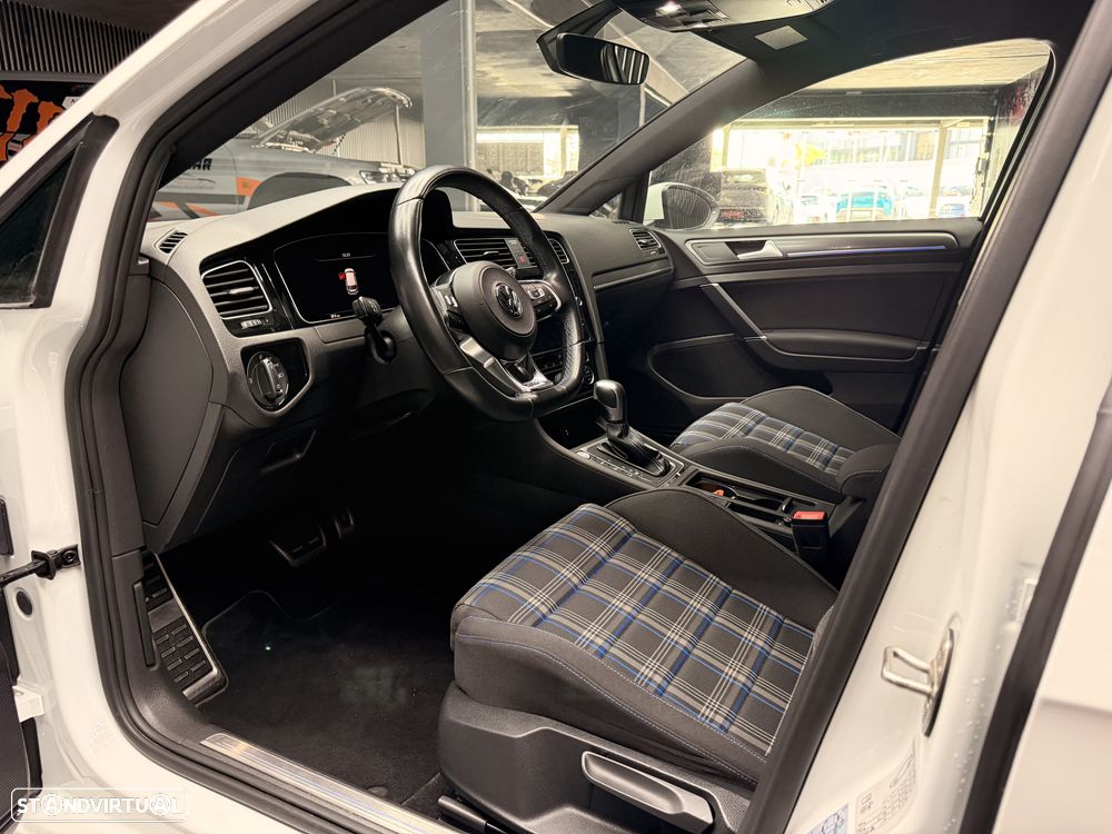 VW Golf - 13