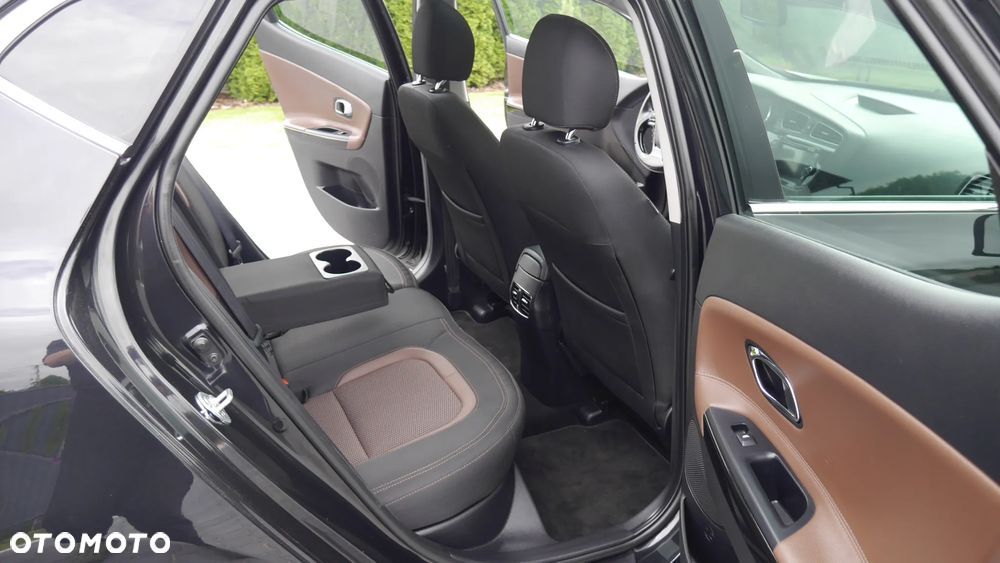 Kia Ceed 1.6 GDI ISG Platinum Edition - 27