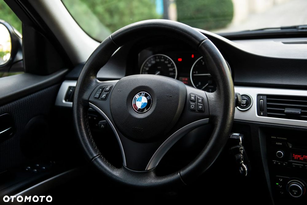 BMW Seria 3 320d - 27