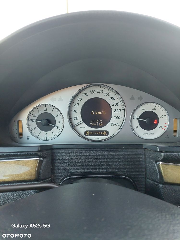 Mercedes-Benz Klasa E ver-220-t-cdi-dpf-blueefficiency-automatik-avantgarde - 23