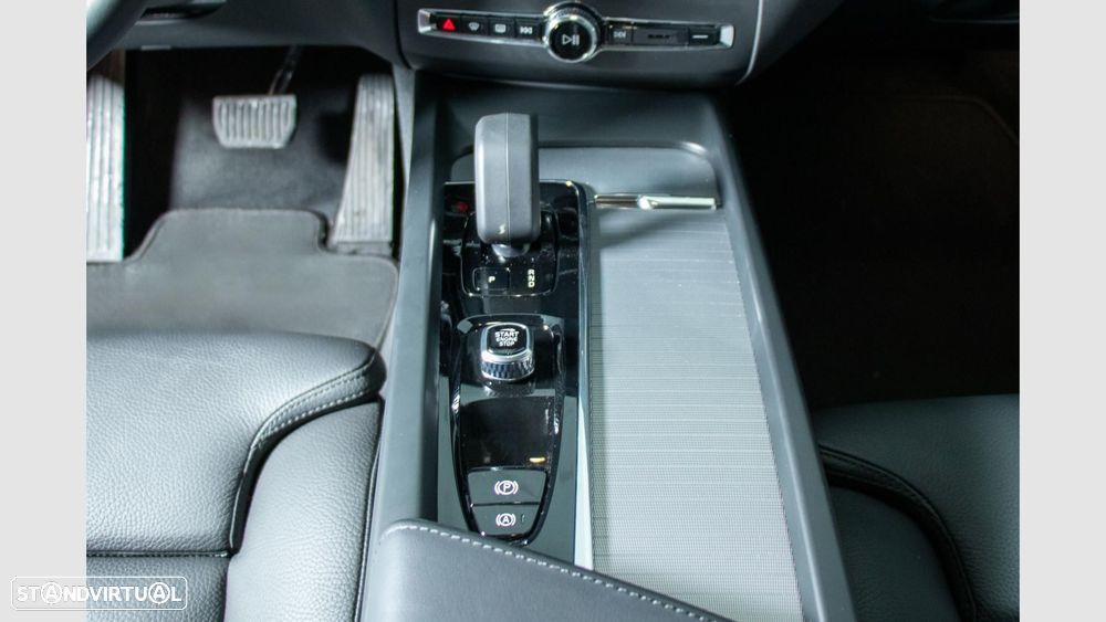 Volvo XC 60 2.0 T6 PHEV Core AWD - 15