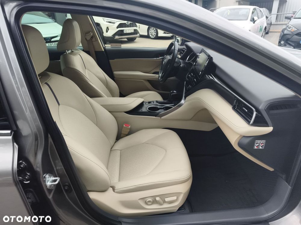 Toyota Camry 2.5 Hybrid Executive CVT - 10
