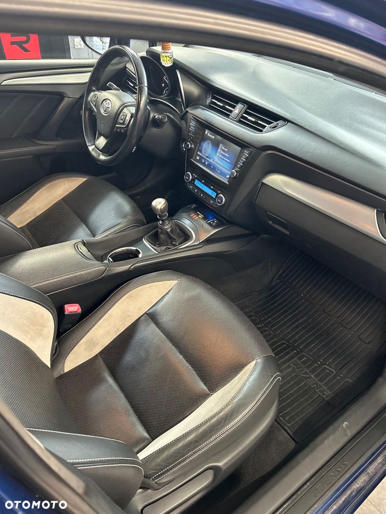 Toyota Avensis 2.0 D-4D Premium - 25