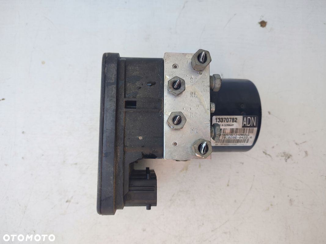 Pompa hamulcowa OPEL ASTRA J IV 09-12 EUROPA 13370782 - 2