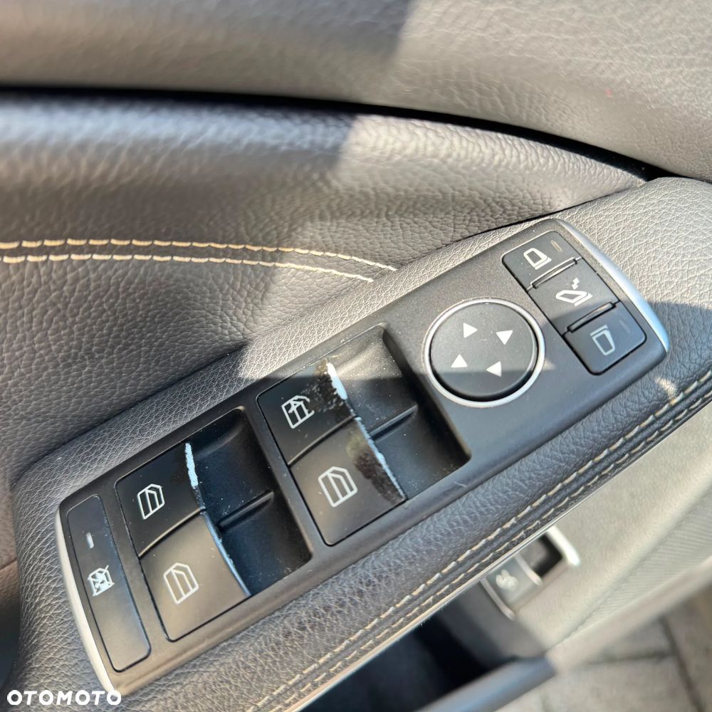 Mercedes-Benz GLA 200 7G-DCT - 15