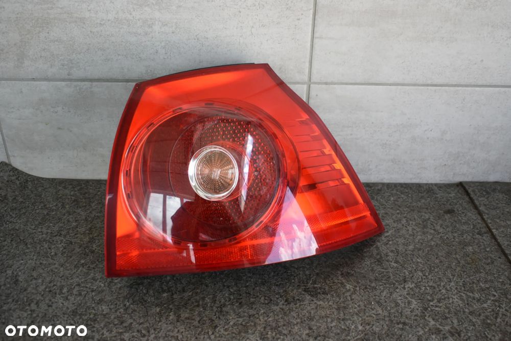 LAMPA TYŁ PRAWY PRAWA VOLKSWAGEN GOLF 5 HB 1K6945096Q - 1