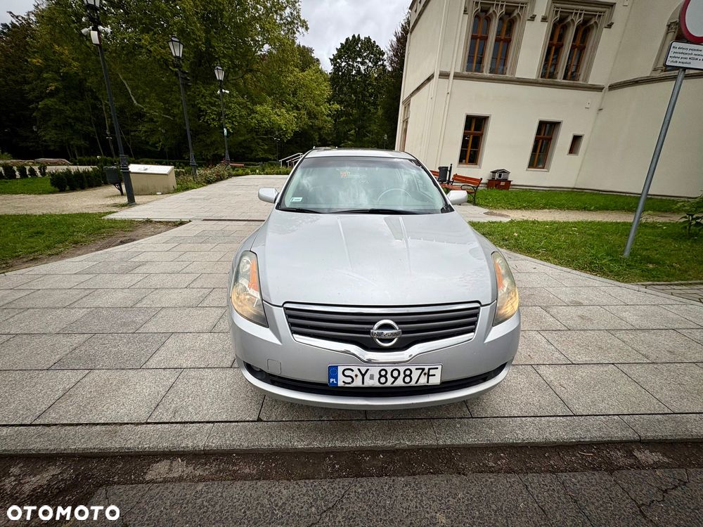Nissan Altima - 4
