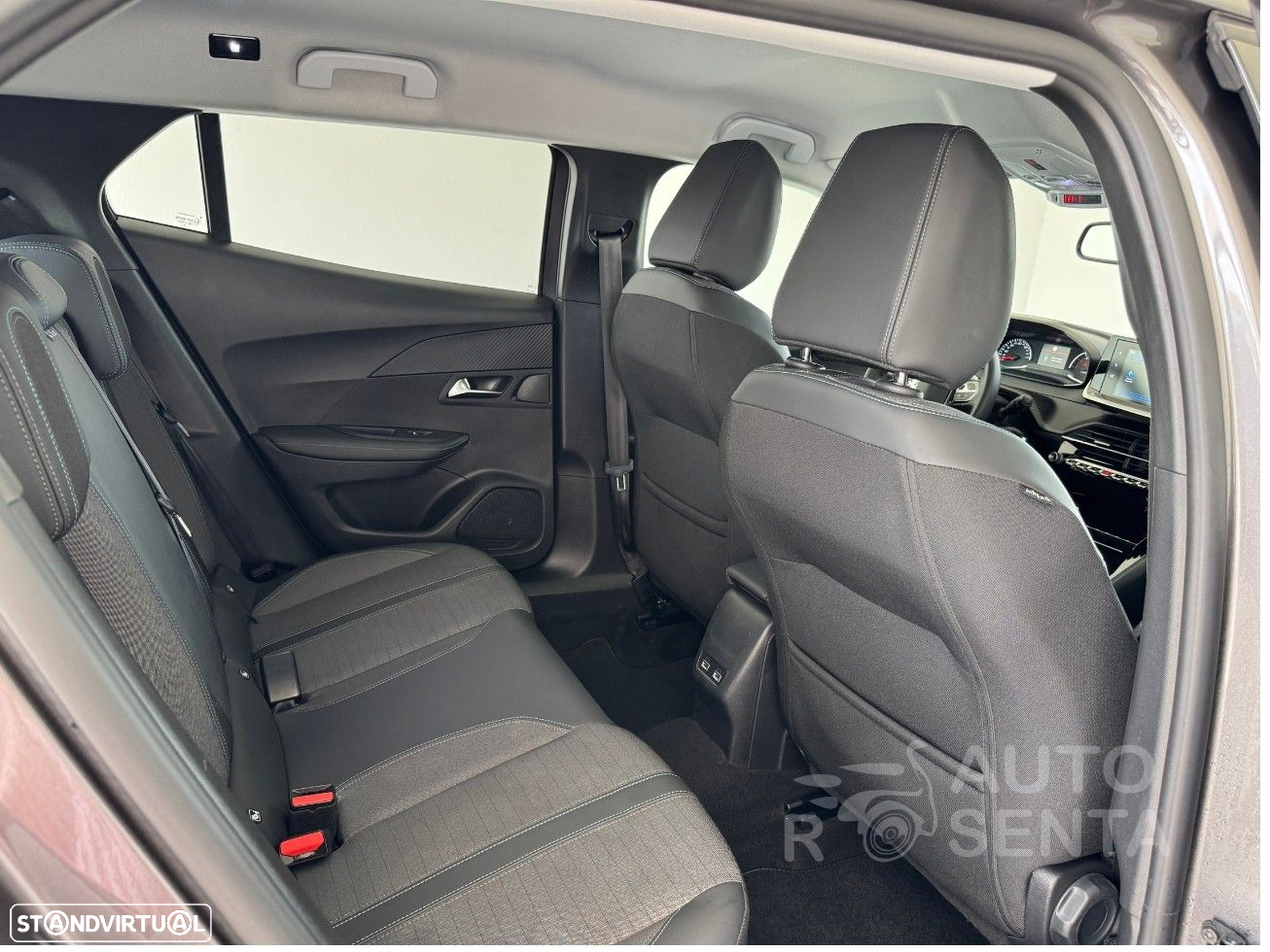 Peugeot 2008 1.2 PureTech Allure Pack - 23