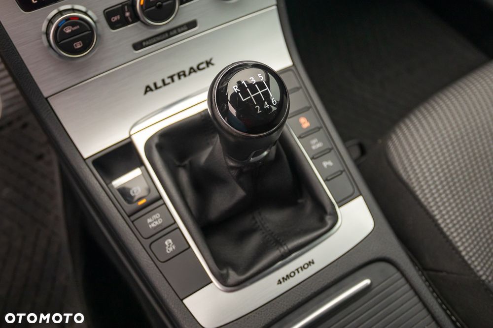 Volkswagen Passat 2.0 TDI DPF 4Mot Comfortline - 24