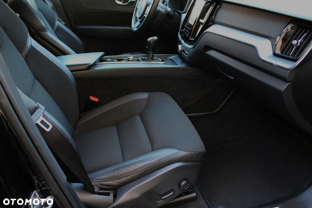 Volvo XC 60 D4 Momentum Pro - 19