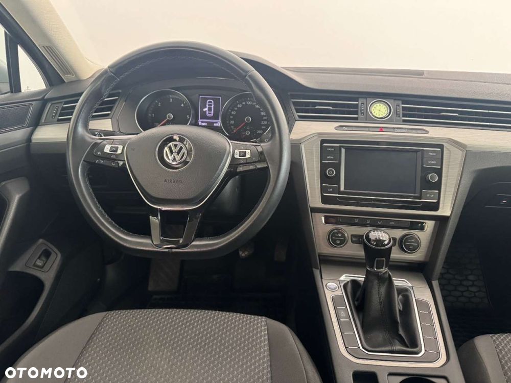Volkswagen Passat 1.6 TDI BMT Comfortline - 27