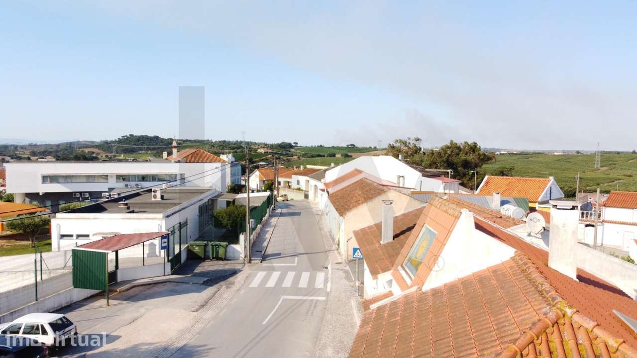 Moradia T2 com Suíte, Logradouro e Excelente Localização | Alcoentre | - Grande imagem: 4/60