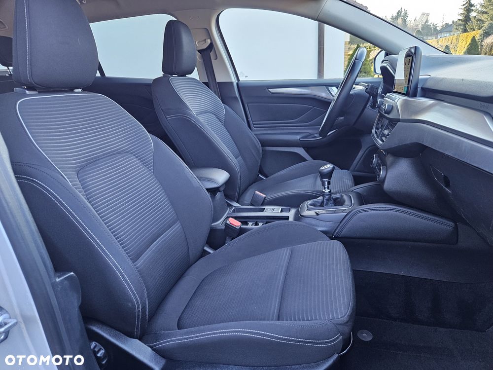Ford Focus 2.0 EcoBlue Start-Stopp-System TITANIUM - 38