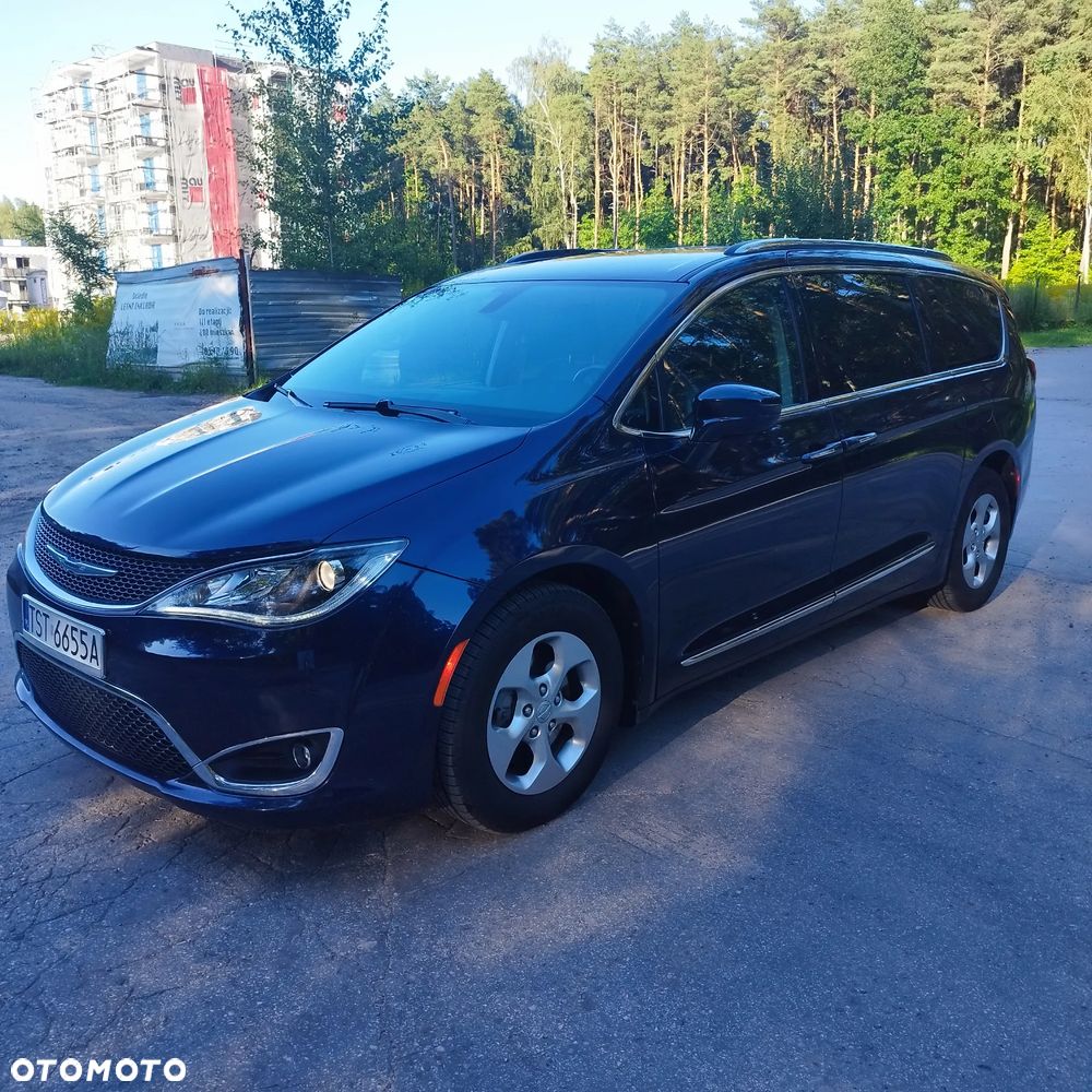Chrysler Pacifica - 2