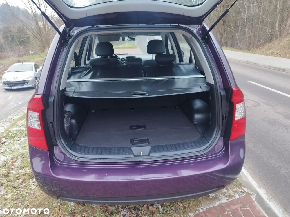 Kia Carens 2.0 EX - 36