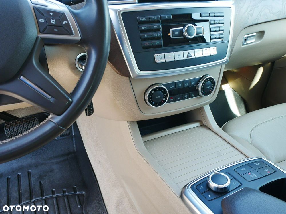 Mercedes-Benz ML - 26