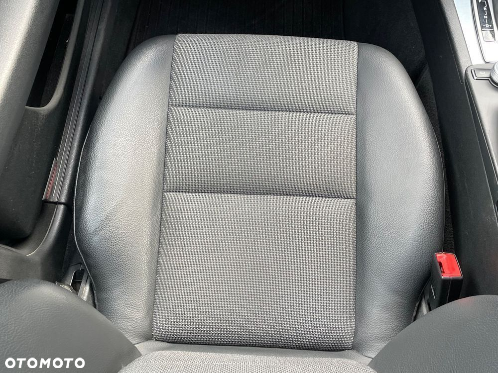 Mercedes-Benz Klasa C 180 T Kompressor Automatik BlueEFFICIENCY Avantgarde - 17