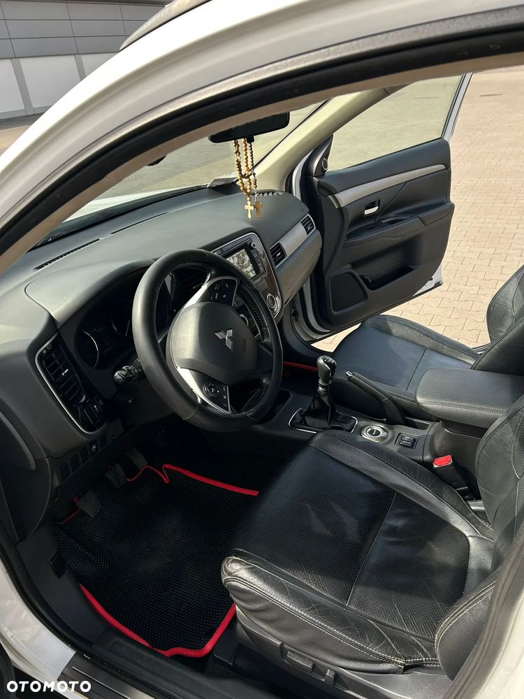 Mitsubishi Outlander 2.2 DID Instyle Navi - 13