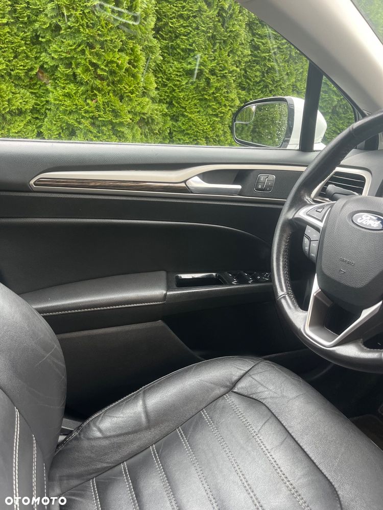 Ford Fusion - 22