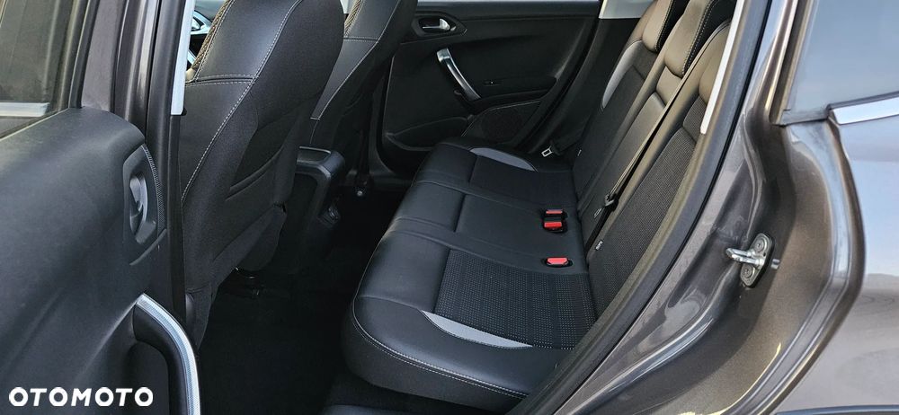 Peugeot 2008 1.6 BlueHDi Allure S&S - 8