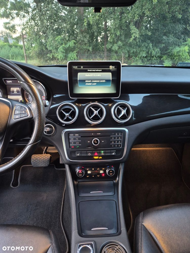 Mercedes-Benz CLA 250 4Matic 7G-DCT - 11
