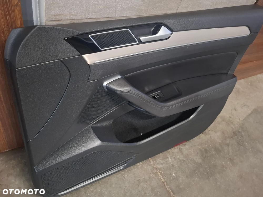 Boczek drzwi prawy przedni skóra Volkswagen Passat kombi B8 2019 rok europa - 2