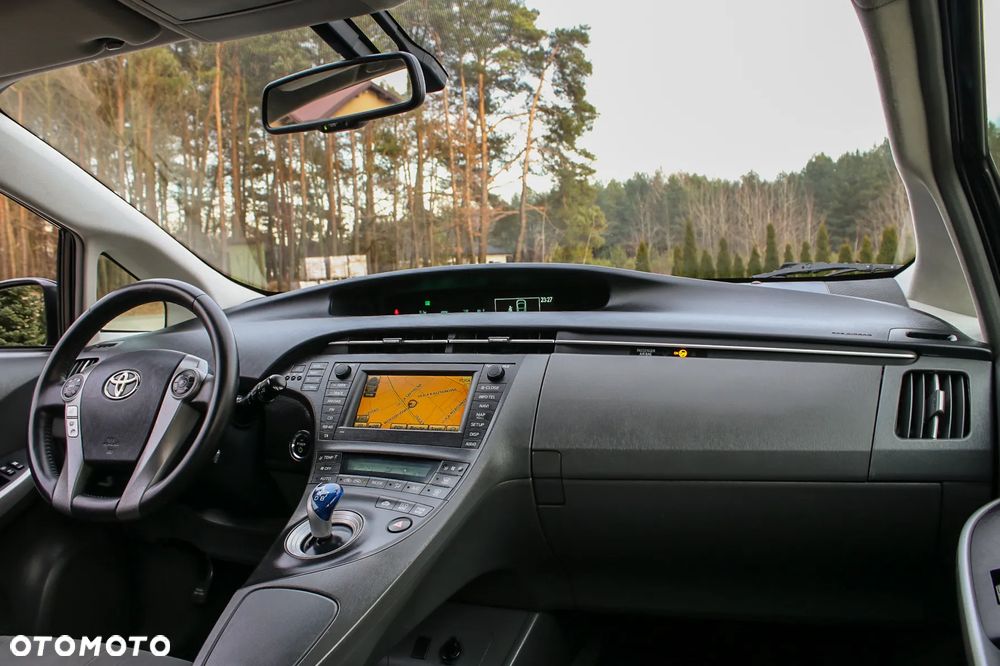 Toyota Prius (Hybrid) Executive - 25